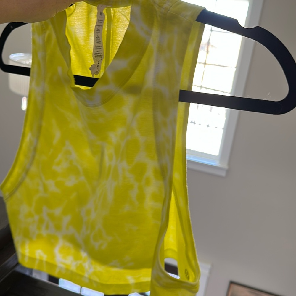 Lululemon - Picture 3 of 4